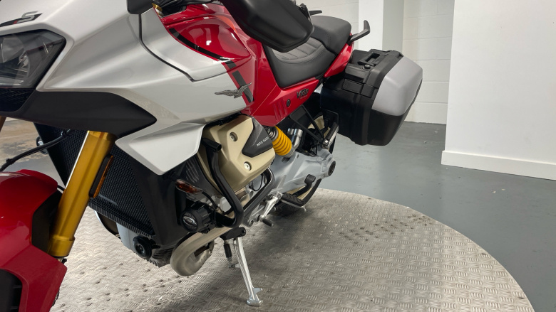Moto Guzzi V100 Mandello S E5+ (25MY)